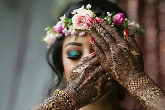 Worthy bridal mehndi poses you can't give a miss – Simple Craft Idea